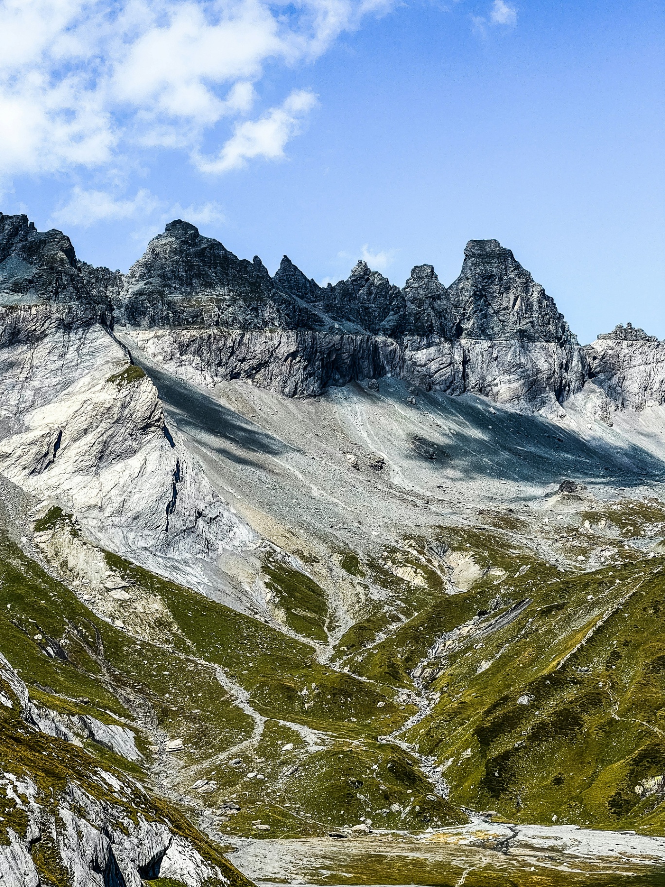 UNESCO Welterbe Tektonikarena Sardona – geologische Formationen nahe der Ringelspitzhütte SAC in Graubünden